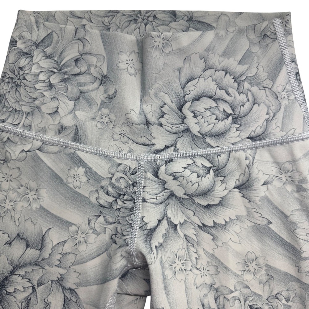 Lululemon Womens Leggings Size 2 Align High Rise Crop White Gray Floral Yoga Gym - Picture 4 of 6